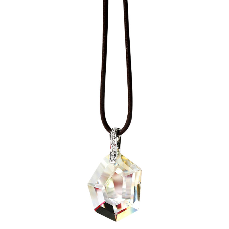 สร้อยคอสีเงินพร้อมจี้รูปแก้ว