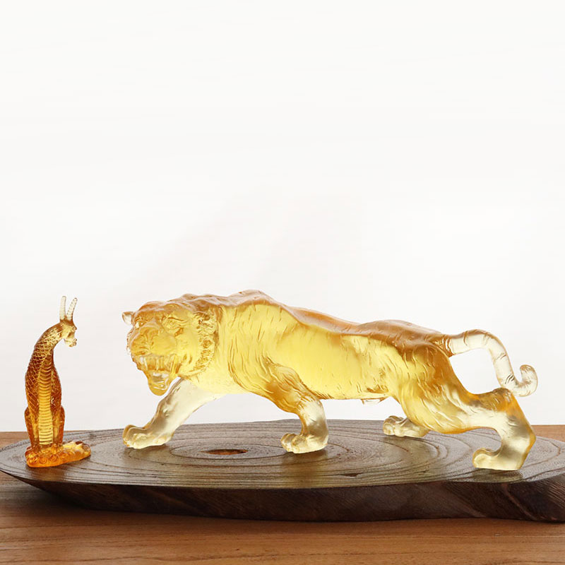 เครื่องประดับเสือเคลือบสีทอง