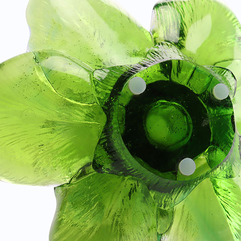 เชิงเทียนแก้วรูปกลีบดอกไม้