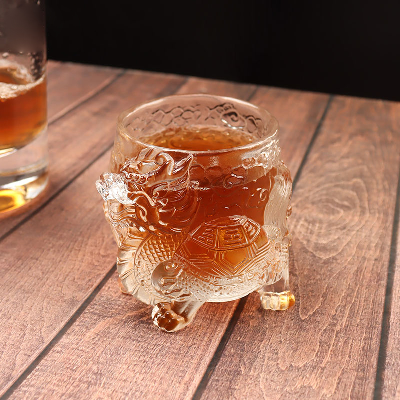 ถ้วยชาแก้วไวน์ทรงนูนมังกรโบราณ