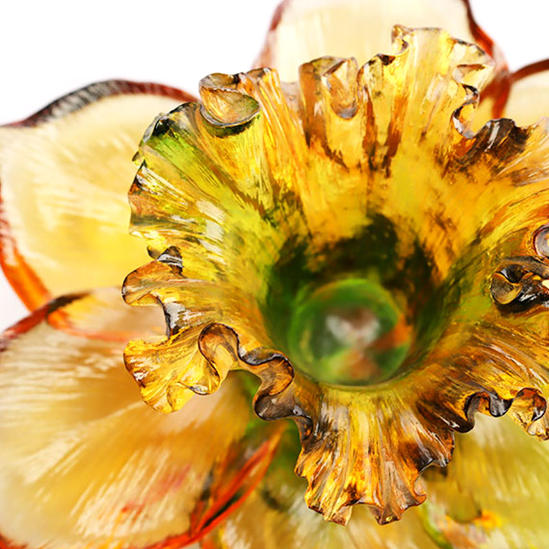 เชิงเทียนแก้วรูปกลีบดอกไม้