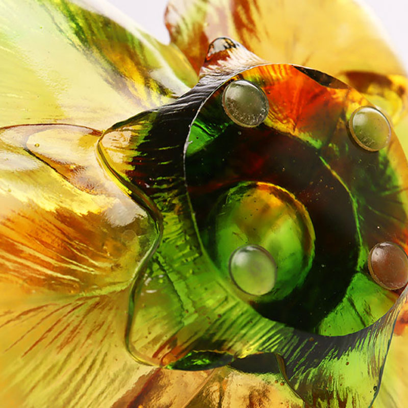 เชิงเทียนแก้วรูปกลีบดอกไม้