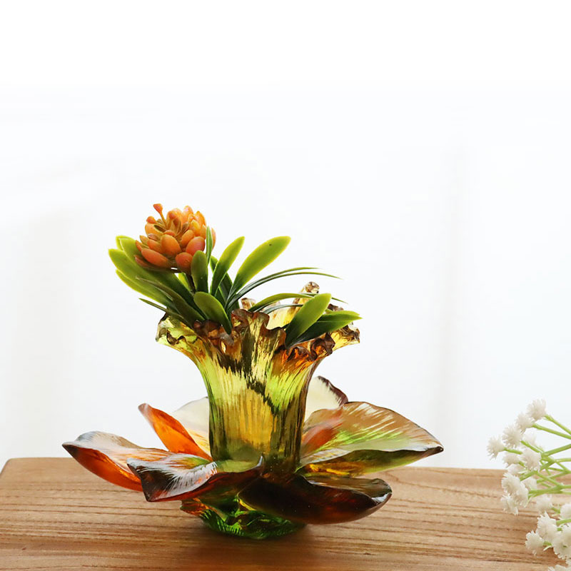 เชิงเทียนแก้วรูปกลีบดอกไม้