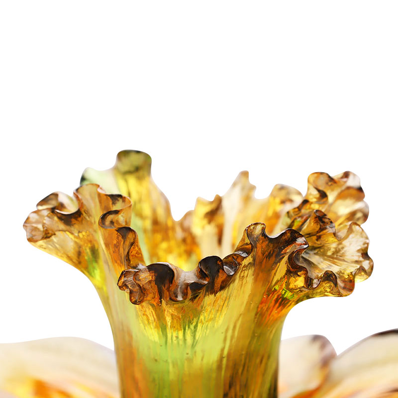 เชิงเทียนแก้วรูปกลีบดอกไม้