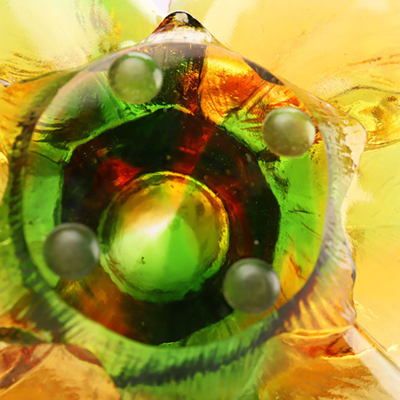 เชิงเทียนแก้วรูปกลีบดอกไม้