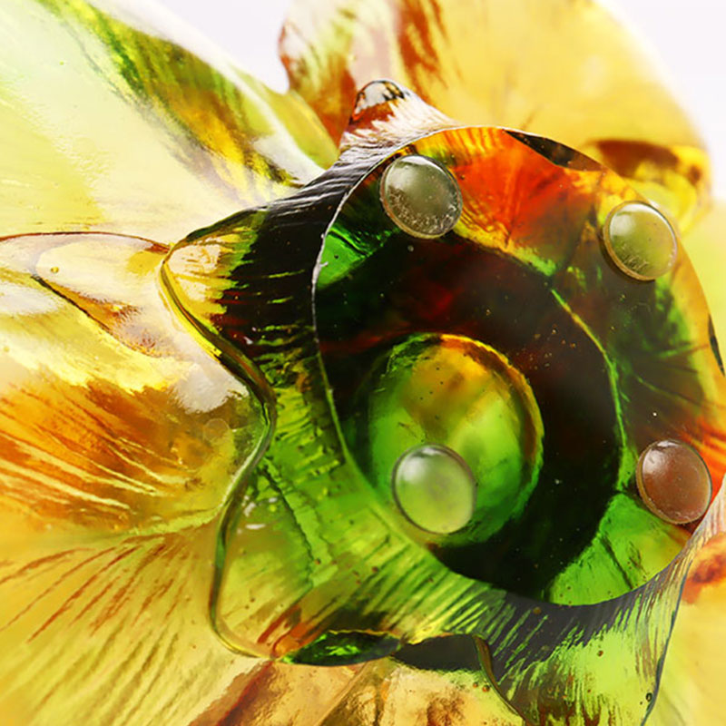 เชิงเทียนแก้วรูปกลีบดอกไม้