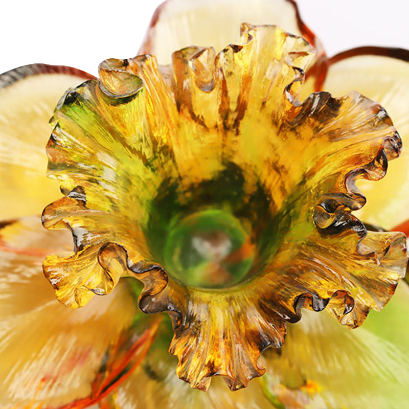 เชิงเทียนแก้วรูปกลีบดอกไม้