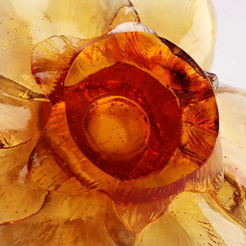 เชิงเทียนแก้วรูปกลีบดอกไม้