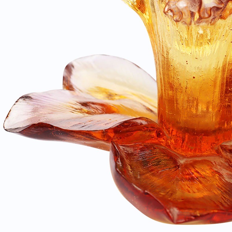 เชิงเทียนแก้วรูปกลีบดอกไม้