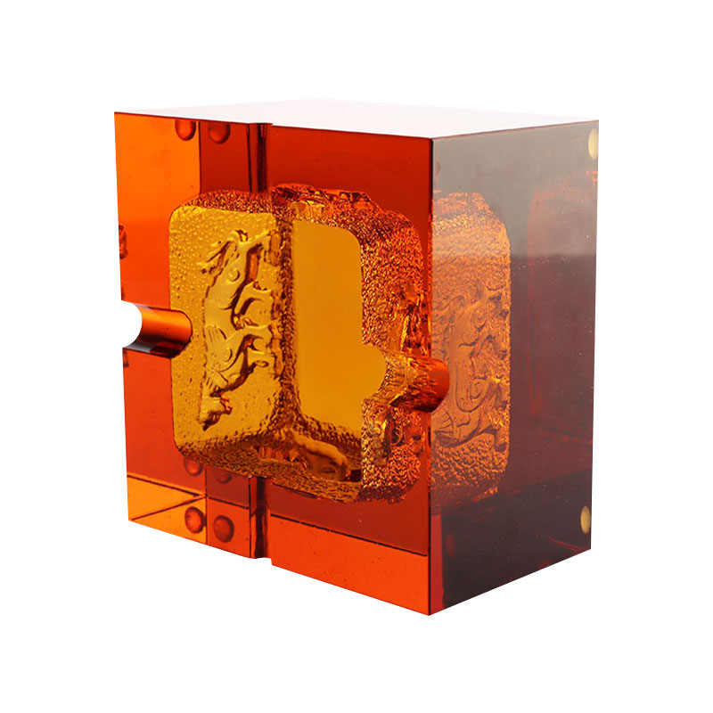 ที่เขี่ยบุหรี่แก้วสีแดงลายสัตว์นูนสวยงาม