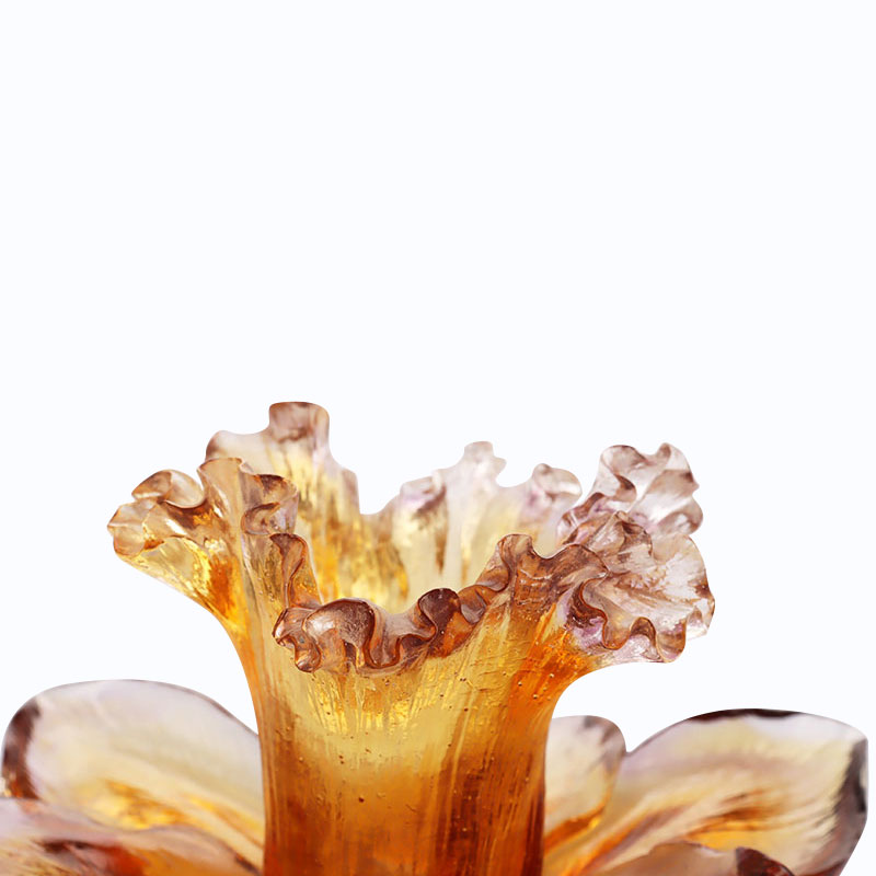 เชิงเทียนแก้วรูปกลีบดอกไม้