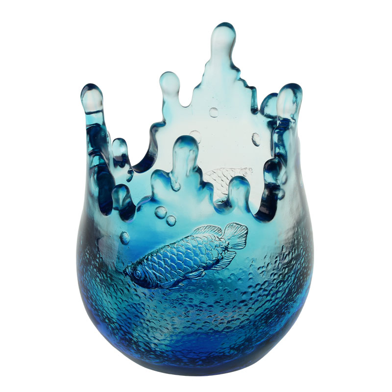 เครื่องประดับเครื่องแก้วสีน้ำเงินสลักลายปลา