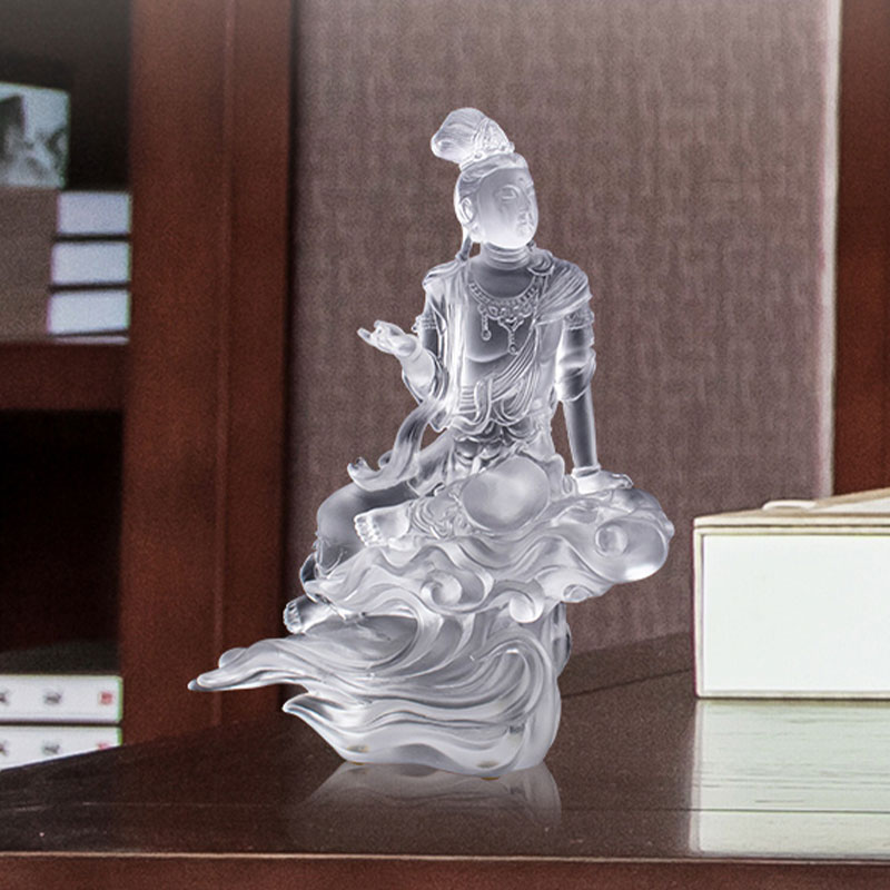 ประติมากรรมแก้วใสของพระอวโลกิเตศวรโพธิสัตว์