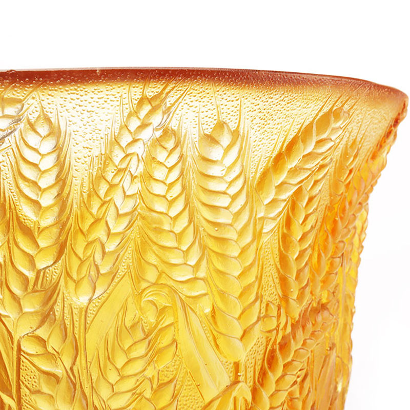 แจกันแก้วสีเหลืองอำพันพิมพ์ลายหูข้าวสาลี