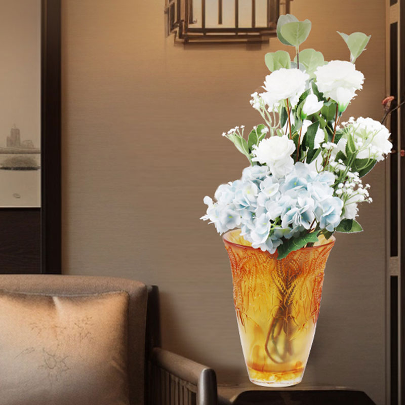 แจกันแก้วสีเหลืองอำพันพิมพ์ลายหูข้าวสาลี