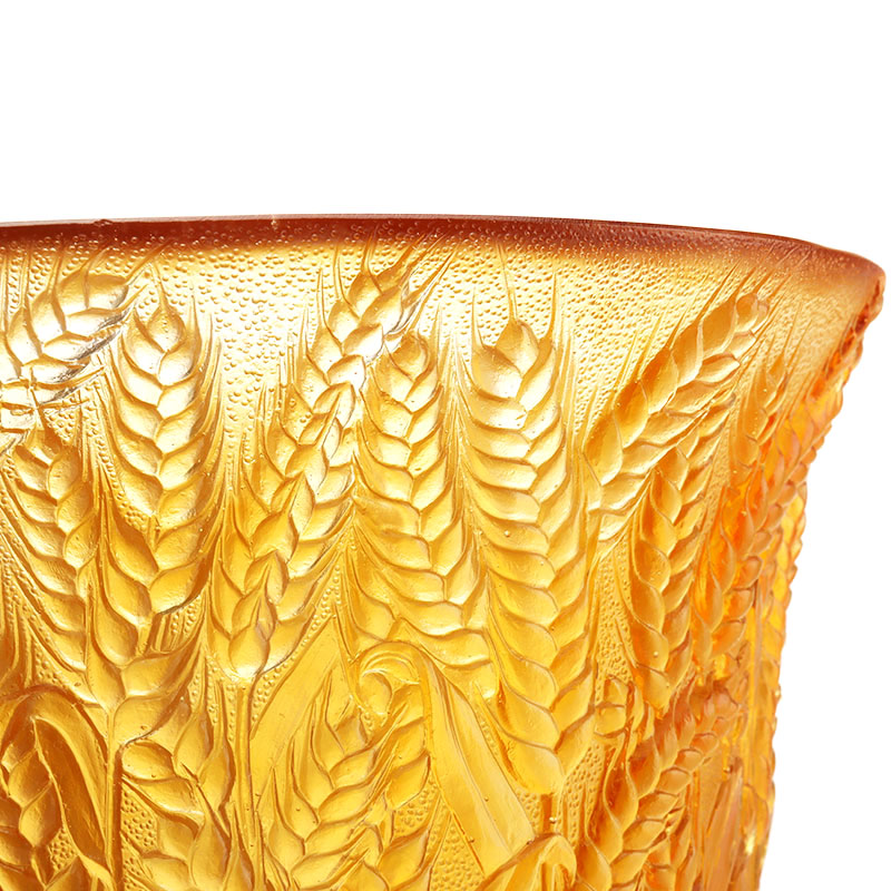 แจกันแก้วสีเหลืองอำพันพิมพ์ลายหูข้าวสาลี