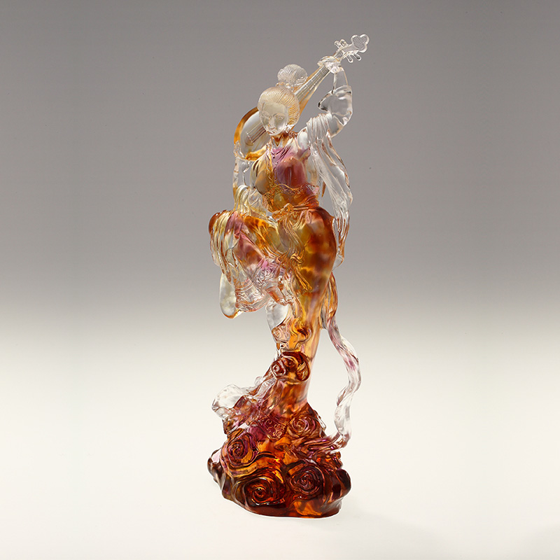 เครื่องประดับประติมากรรมแก้วผู้หญิงที่สง่างามและสง่างาม