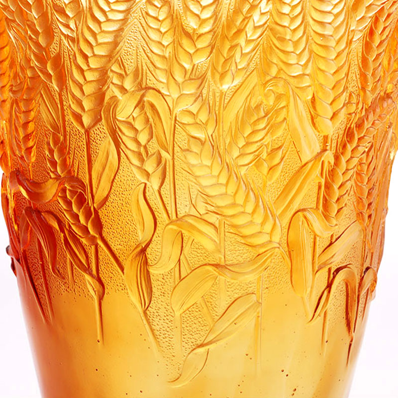 แจกันแก้วสีเหลืองอำพันพิมพ์ลายหูข้าวสาลี