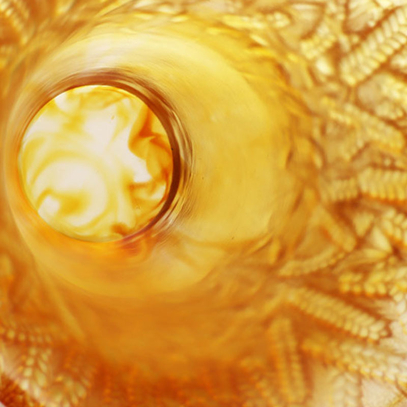 แจกันแก้วสีเหลืองอำพันพิมพ์ลายหูข้าวสาลี